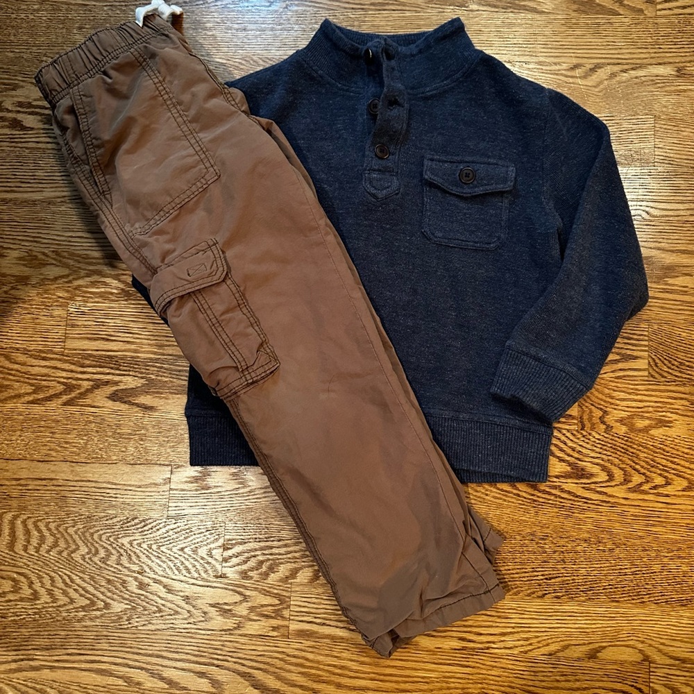 Crazy 8 Henley sweater and fleece lined cargo bottoms